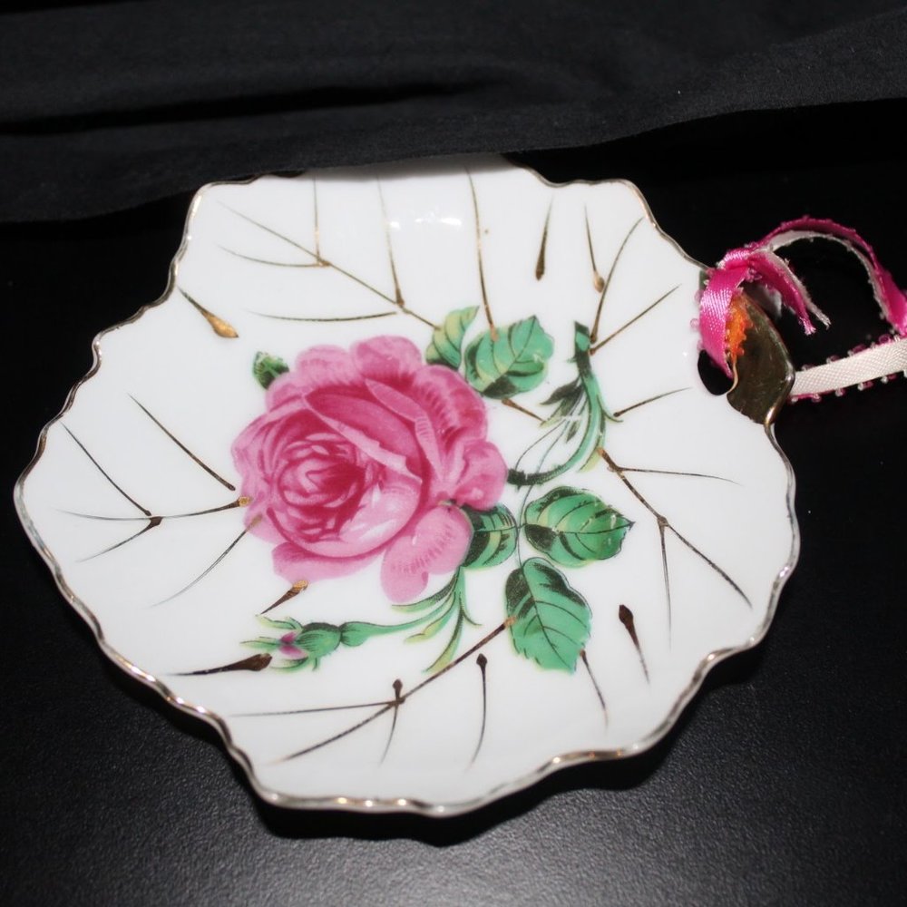 Nasco hanging leaf dish with rose